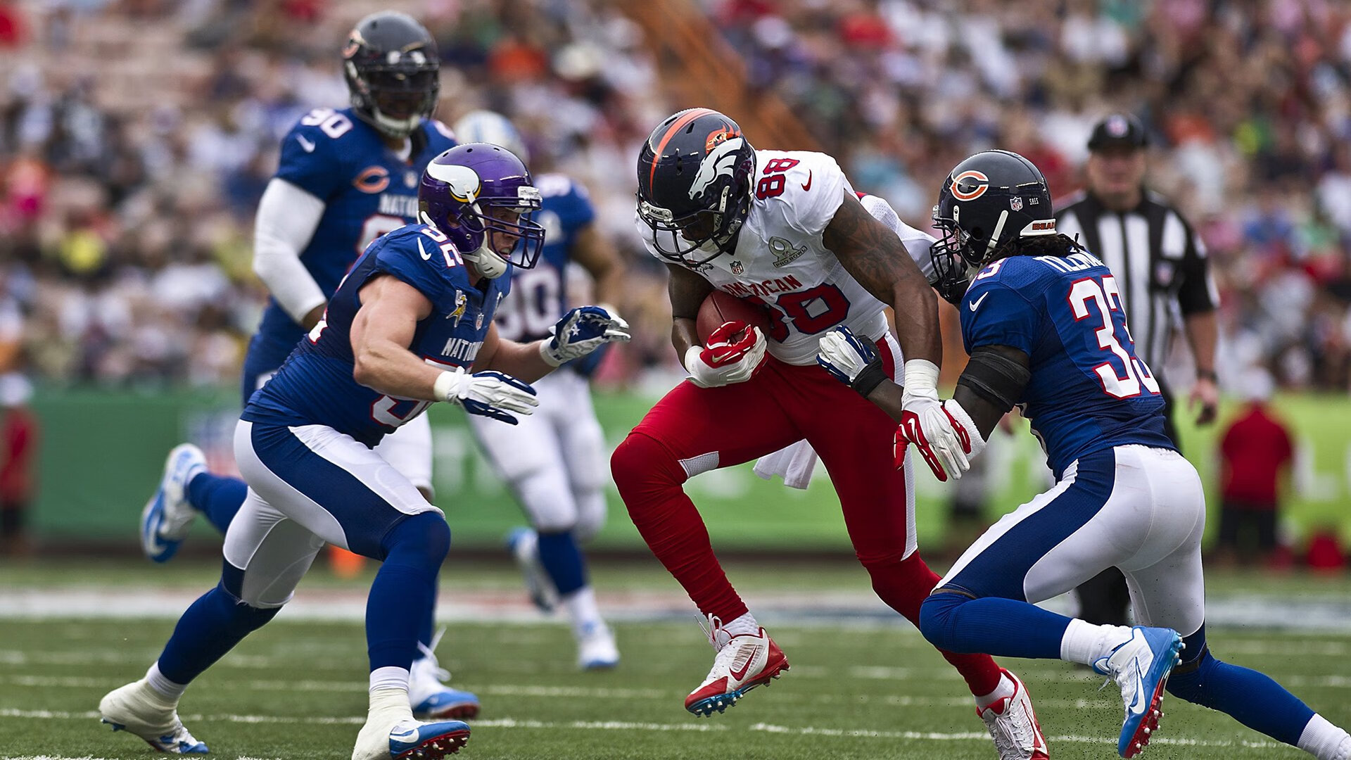 足球赛场比赛策略调整频繁，足球比赛对场地有什么规定